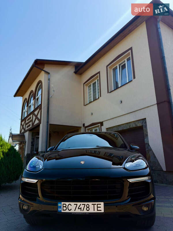 Позашляховик / Кросовер Porsche Cayenne 2014 в Івано-Франківську
