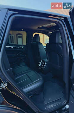 Внедорожник / Кроссовер Porsche Cayenne 2014 в 