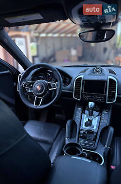 Внедорожник / Кроссовер Porsche Cayenne 2014 в 