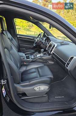 Внедорожник / Кроссовер Porsche Cayenne 2013 в 