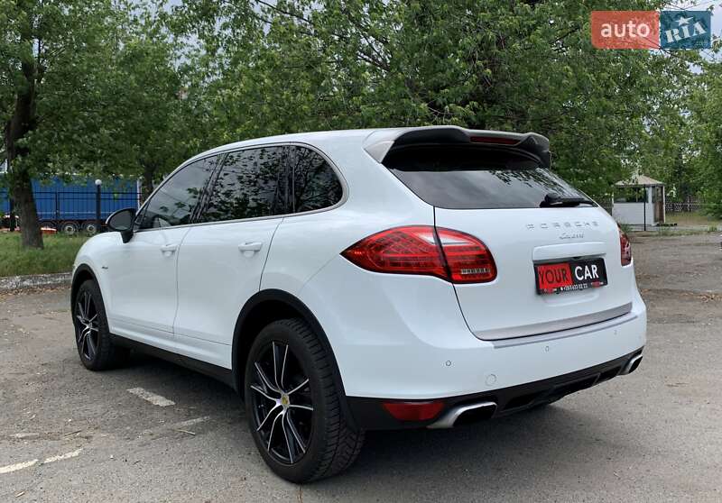 Позашляховик / Кросовер Porsche Cayenne 2014 в Києві