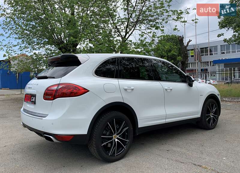 Позашляховик / Кросовер Porsche Cayenne 2014 в Києві