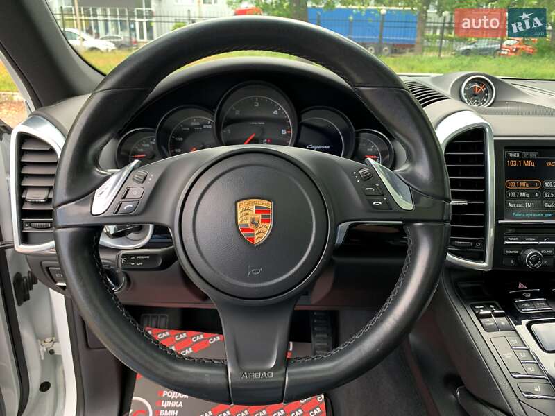 Позашляховик / Кросовер Porsche Cayenne 2014 в Києві