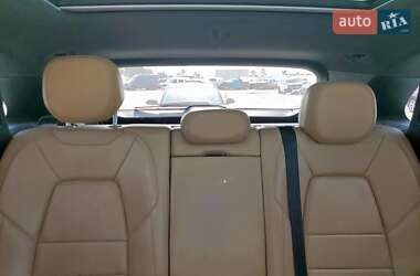 Внедорожник / Кроссовер Porsche Cayenne 2018 в 