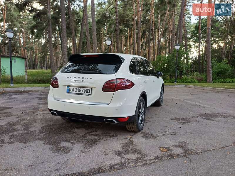 Позашляховик / Кросовер Porsche Cayenne 2011 в Чернігові