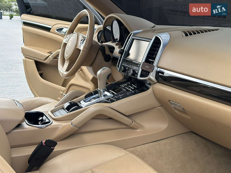 Внедорожник / Кроссовер Porsche Cayenne 2011 в Львове