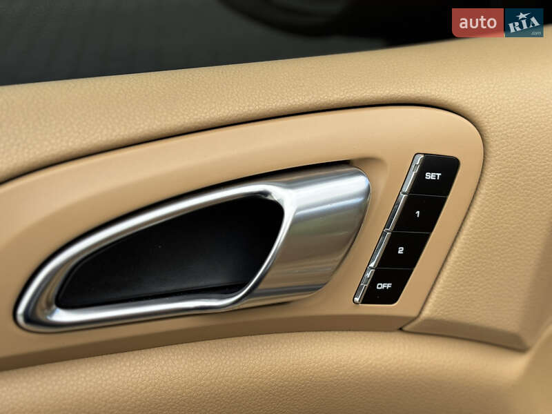 Внедорожник / Кроссовер Porsche Cayenne 2011 в Львове