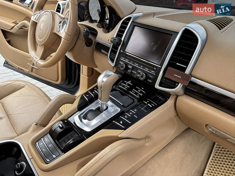 Внедорожник / Кроссовер Porsche Cayenne 2011 в Львове