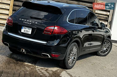 Внедорожник / Кроссовер Porsche Cayenne 2011 в 