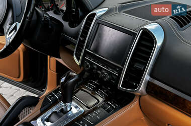 Внедорожник / Кроссовер Porsche Cayenne 2011 в 