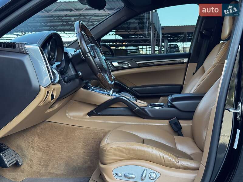 Внедорожник / Кроссовер Porsche Cayenne 2012 в Одессе