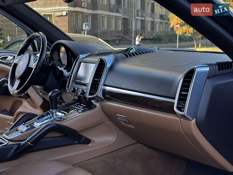 Внедорожник / Кроссовер Porsche Cayenne 2012 в Одессе