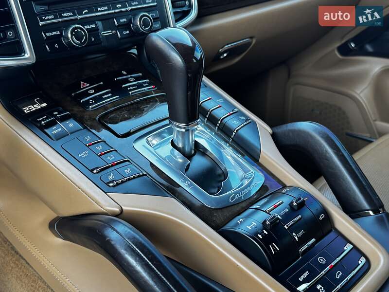 Внедорожник / Кроссовер Porsche Cayenne 2012 в Одессе
