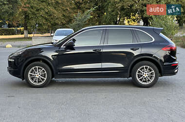 Внедорожник / Кроссовер Porsche Cayenne 2015 в 