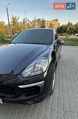 Внедорожник / Кроссовер Porsche Cayenne 2015 в 