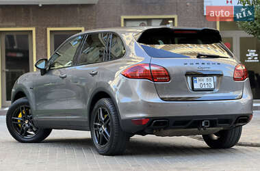 Внедорожник / Кроссовер Porsche Cayenne 2013 в 