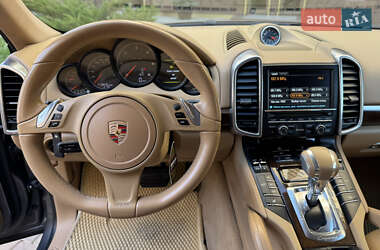 Внедорожник / Кроссовер Porsche Cayenne 2013 в 