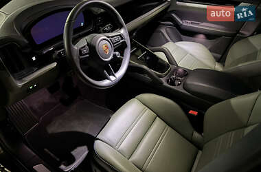 Внедорожник / Кроссовер Porsche Cayenne 2023 в 
