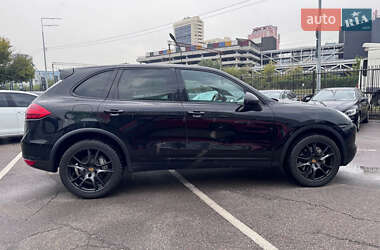 Внедорожник / Кроссовер Porsche Cayenne 2012 в 