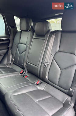 Внедорожник / Кроссовер Porsche Cayenne 2012 в 