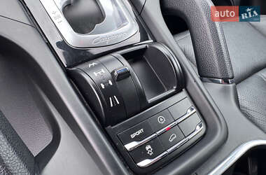 Внедорожник / Кроссовер Porsche Cayenne 2012 в 