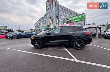 Внедорожник / Кроссовер Porsche Cayenne 2012 в 