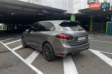 Внедорожник / Кроссовер Porsche Cayenne 2012 в 