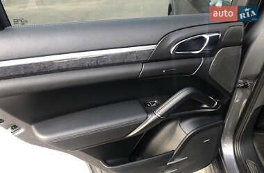 Внедорожник / Кроссовер Porsche Cayenne 2012 в 