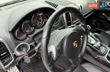 Позашляховик / Кросовер Porsche Cayenne 2012 в 