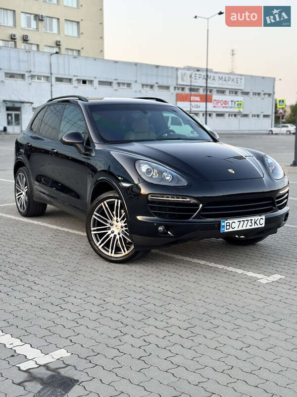 Внедорожник / Кроссовер Porsche Cayenne 2011 в 