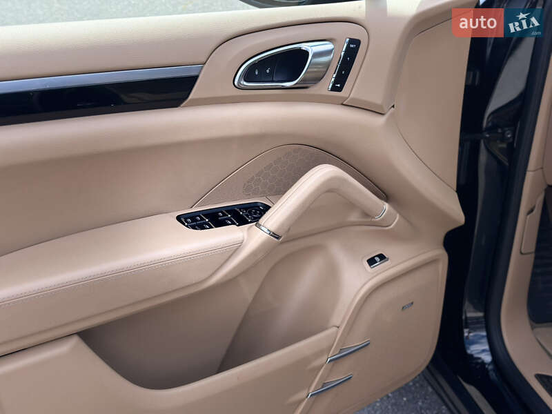 Внедорожник / Кроссовер Porsche Cayenne 2016 в Харькове