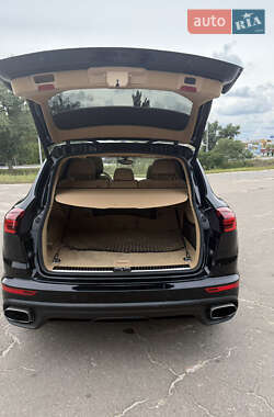 Внедорожник / Кроссовер Porsche Cayenne 2017 в 