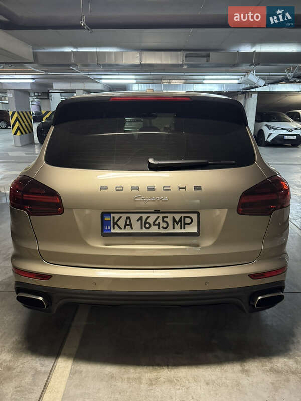 Позашляховик / Кросовер Porsche Cayenne 2015 в Києві