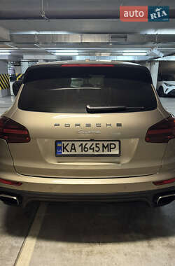 Внедорожник / Кроссовер Porsche Cayenne 2015 в 