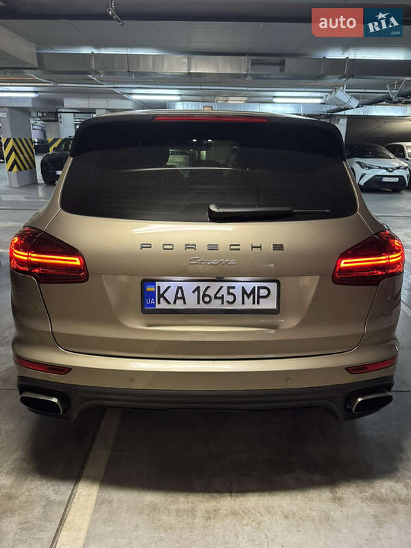 Позашляховик / Кросовер Porsche Cayenne 2015 в Києві