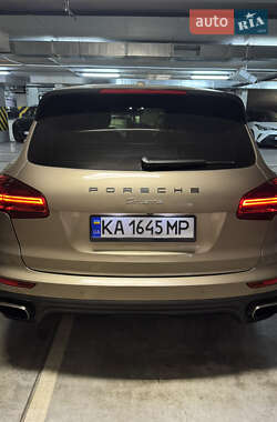 Внедорожник / Кроссовер Porsche Cayenne 2015 в 
