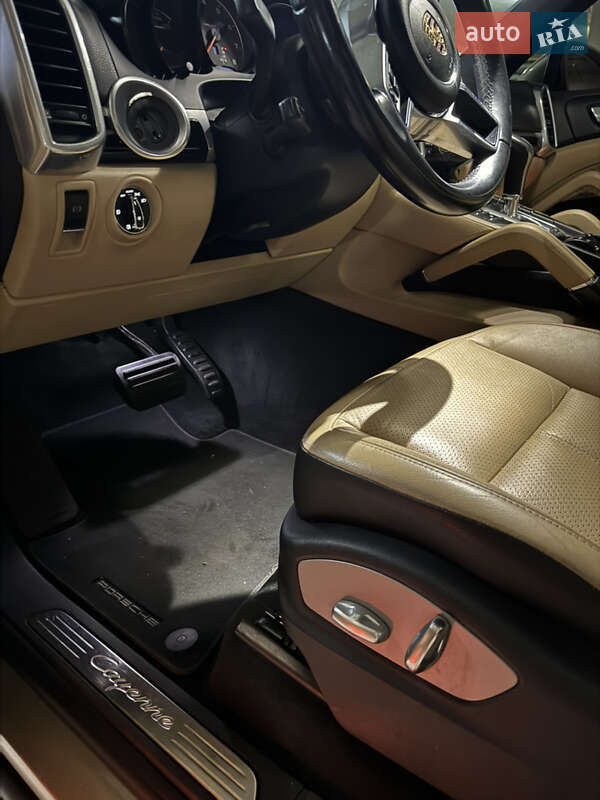 Позашляховик / Кросовер Porsche Cayenne 2015 в Києві
