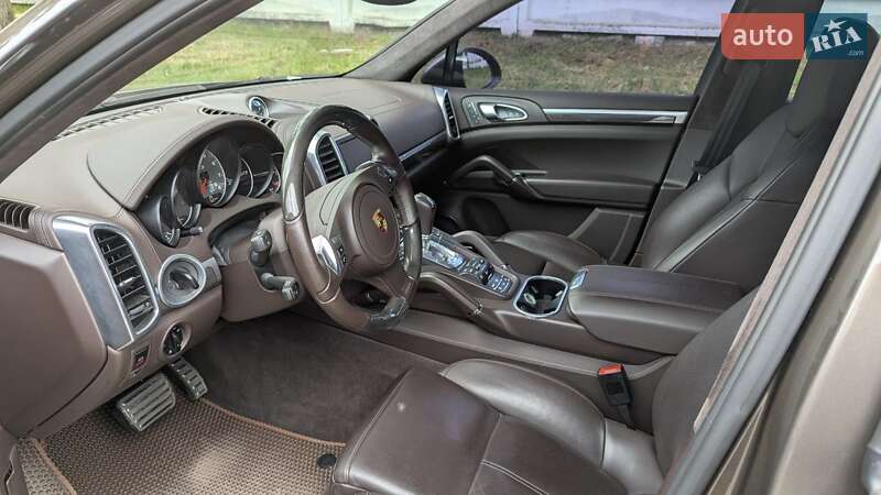 Позашляховик / Кросовер Porsche Cayenne 2012 в Києві