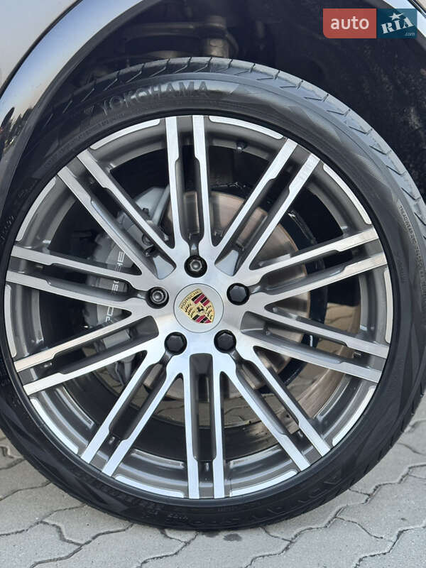 Позашляховик / Кросовер Porsche Cayenne 2011 в Львові