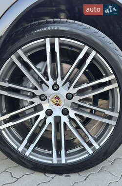 Внедорожник / Кроссовер Porsche Cayenne 2011 в 