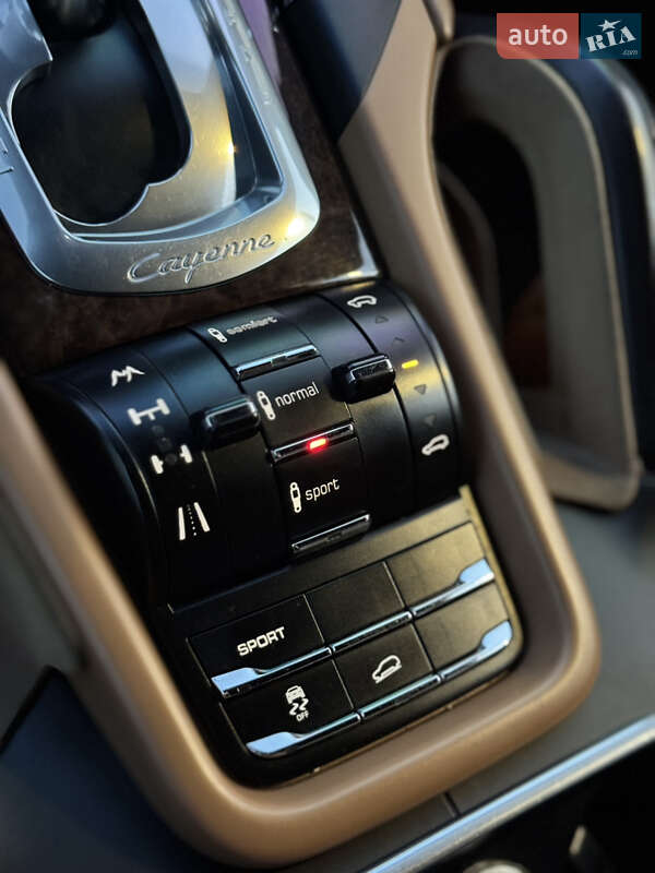 Позашляховик / Кросовер Porsche Cayenne 2011 в Львові