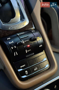 Внедорожник / Кроссовер Porsche Cayenne 2011 в 