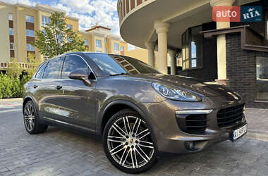 Внедорожник / Кроссовер Porsche Cayenne 2015 в 