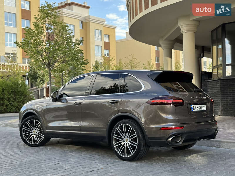 Позашляховик / Кросовер Porsche Cayenne 2015 в Києві
