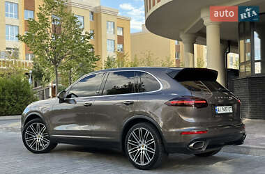 Внедорожник / Кроссовер Porsche Cayenne 2015 в 