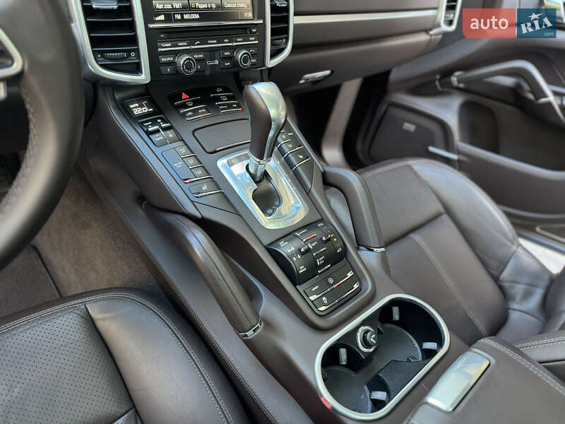 Позашляховик / Кросовер Porsche Cayenne 2015 в Києві