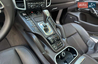 Внедорожник / Кроссовер Porsche Cayenne 2015 в 