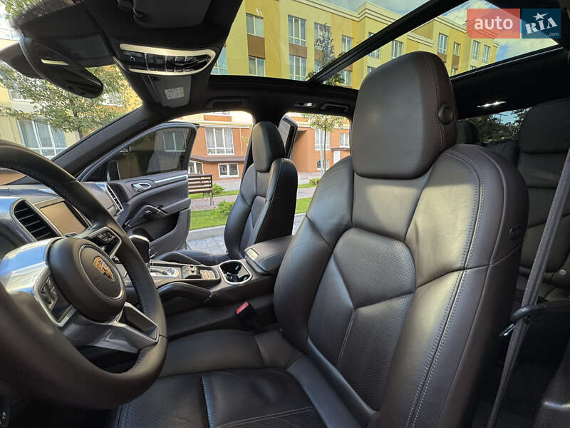 Позашляховик / Кросовер Porsche Cayenne 2015 в Києві