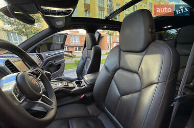 Внедорожник / Кроссовер Porsche Cayenne 2015 в 