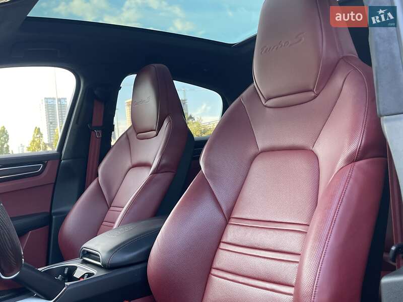 Позашляховик / Кросовер Porsche Cayenne 2019 в Києві
